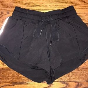 Lulelemon women’s black shorts